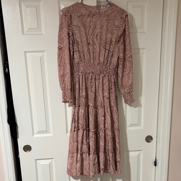 Elegant Long Sleeve Paisley Dress in Pink - Picture 1 of 7